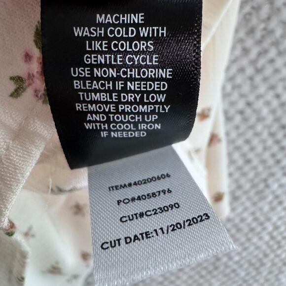 Torrid Top Womens 4 4X/26 Cream Floral Square Smocked Neck Milkmaid Peasant - Picture 12 of 12